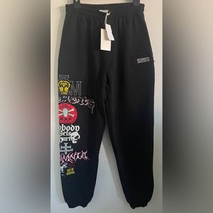 NEW Medium VETEMENTS BLACK graphic metal patch sweatpants joggers